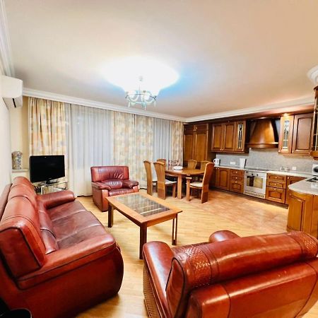 Family Spacious 3 Bedroom Apartment In The Middle Of City Center, Next To North Avenue Ереван Екстериор снимка