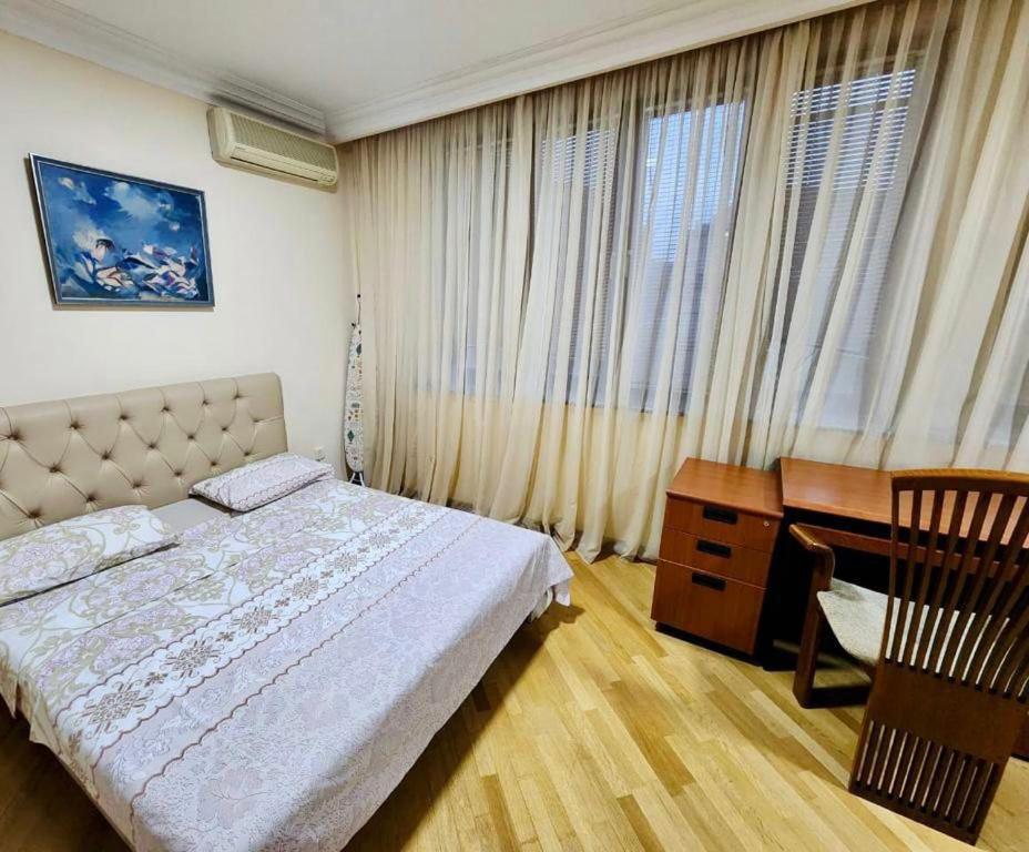 Family Spacious 3 Bedroom Apartment In The Middle Of City Center, Next To North Avenue Ереван Екстериор снимка