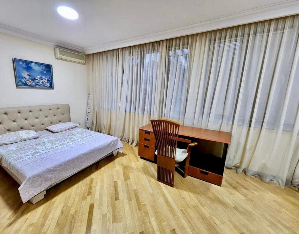 Family Spacious 3 Bedroom Apartment In The Middle Of City Center, Next To North Avenue Ереван Екстериор снимка