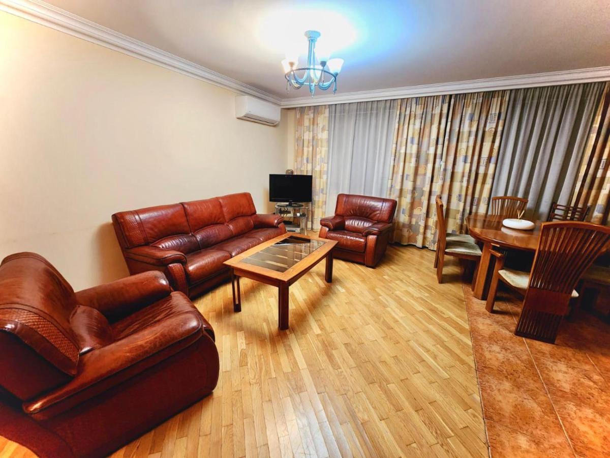 Family Spacious 3 Bedroom Apartment In The Middle Of City Center, Next To North Avenue Ереван Екстериор снимка