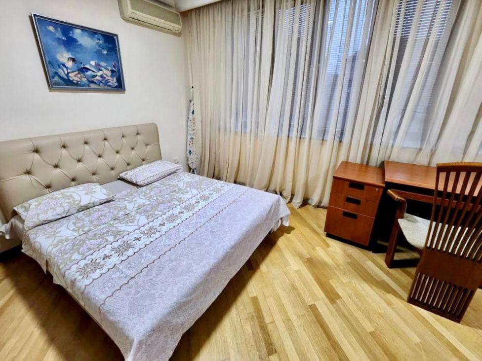 Family Spacious 3 Bedroom Apartment In The Middle Of City Center, Next To North Avenue Ереван Екстериор снимка