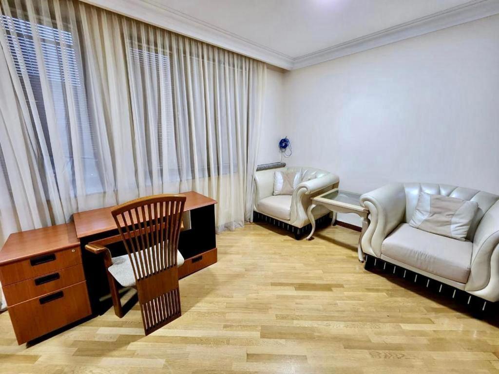 Family Spacious 3 Bedroom Apartment In The Middle Of City Center, Next To North Avenue Ереван Екстериор снимка