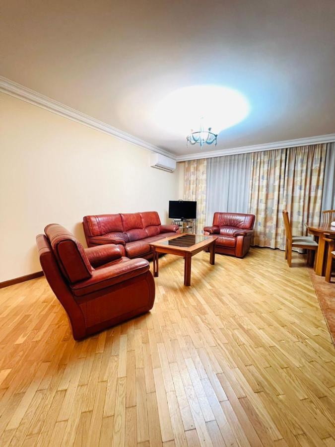 Family Spacious 3 Bedroom Apartment In The Middle Of City Center, Next To North Avenue Ереван Екстериор снимка