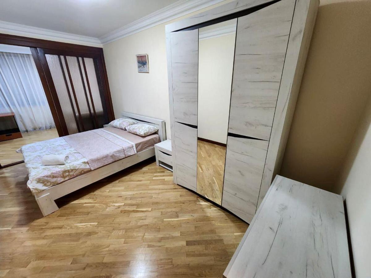 Family Spacious 3 Bedroom Apartment In The Middle Of City Center, Next To North Avenue Ереван Екстериор снимка