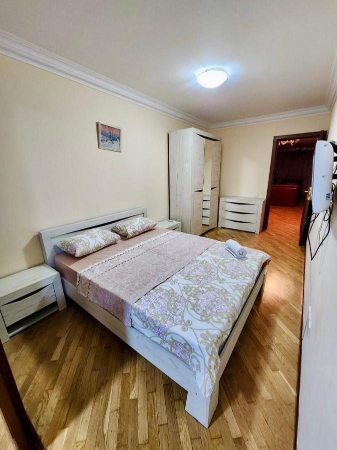 Family Spacious 3 Bedroom Apartment In The Middle Of City Center, Next To North Avenue Ереван Екстериор снимка