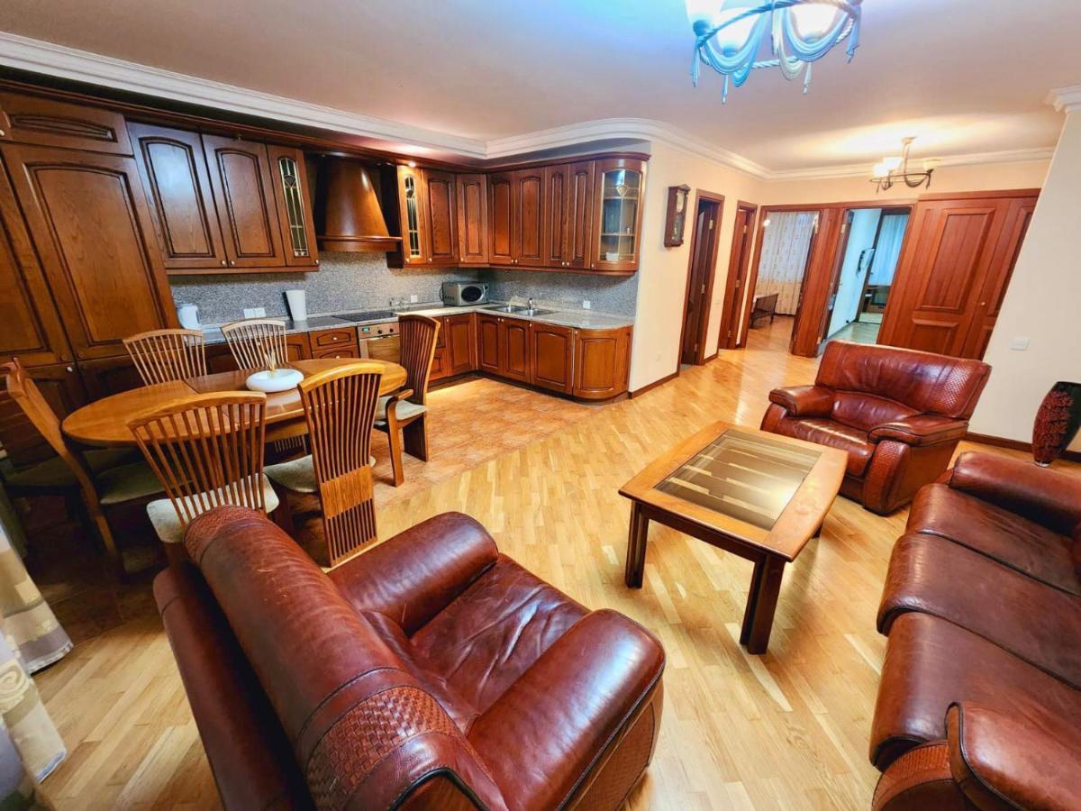 Family Spacious 3 Bedroom Apartment In The Middle Of City Center, Next To North Avenue Ереван Екстериор снимка