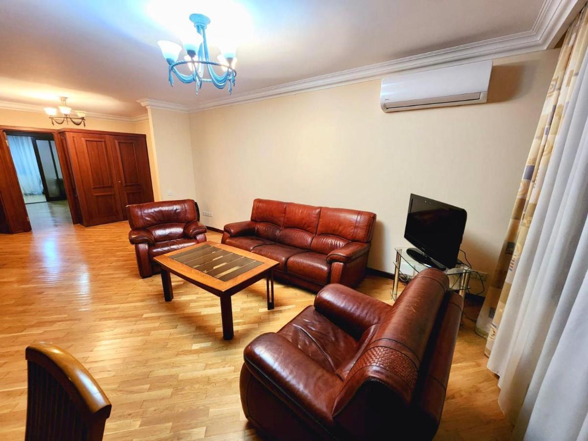 Family Spacious 3 Bedroom Apartment In The Middle Of City Center, Next To North Avenue Ереван Екстериор снимка