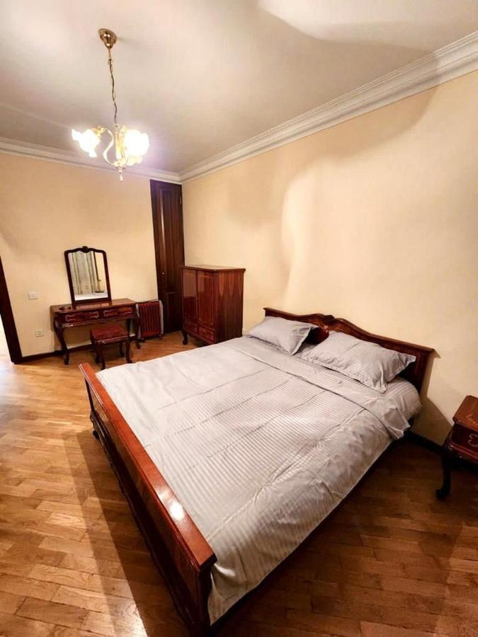 Family Spacious 3 Bedroom Apartment In The Middle Of City Center, Next To North Avenue Ереван Екстериор снимка