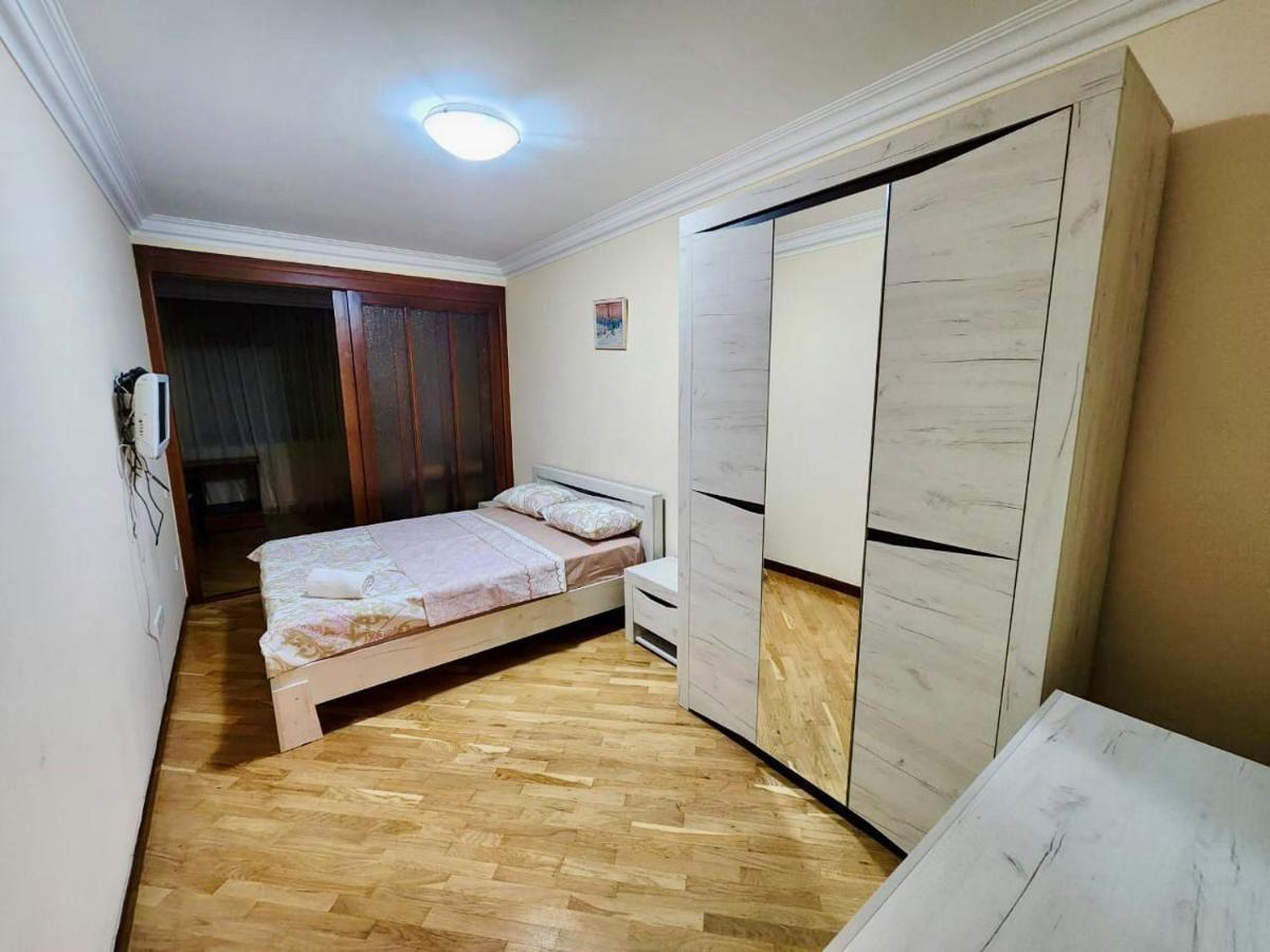 Family Spacious 3 Bedroom Apartment In The Middle Of City Center, Next To North Avenue Ереван Екстериор снимка